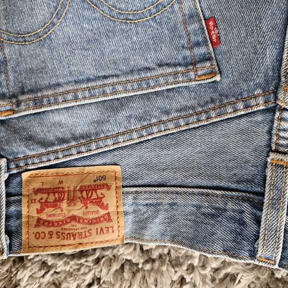 Levi's 501 jean shorts - Picture 4 of 5